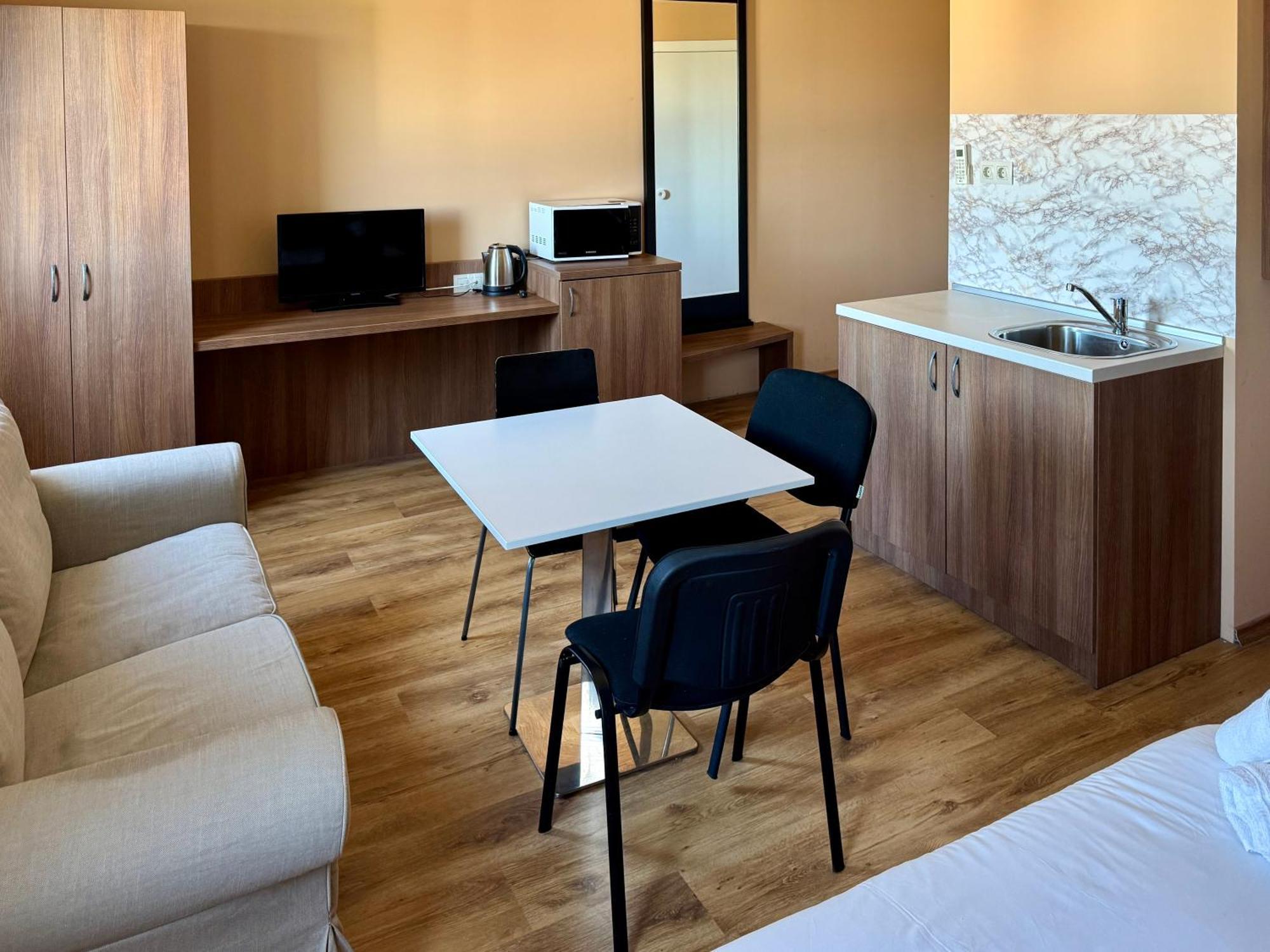 Airport Airport Shuttle And Parking Aparthotel