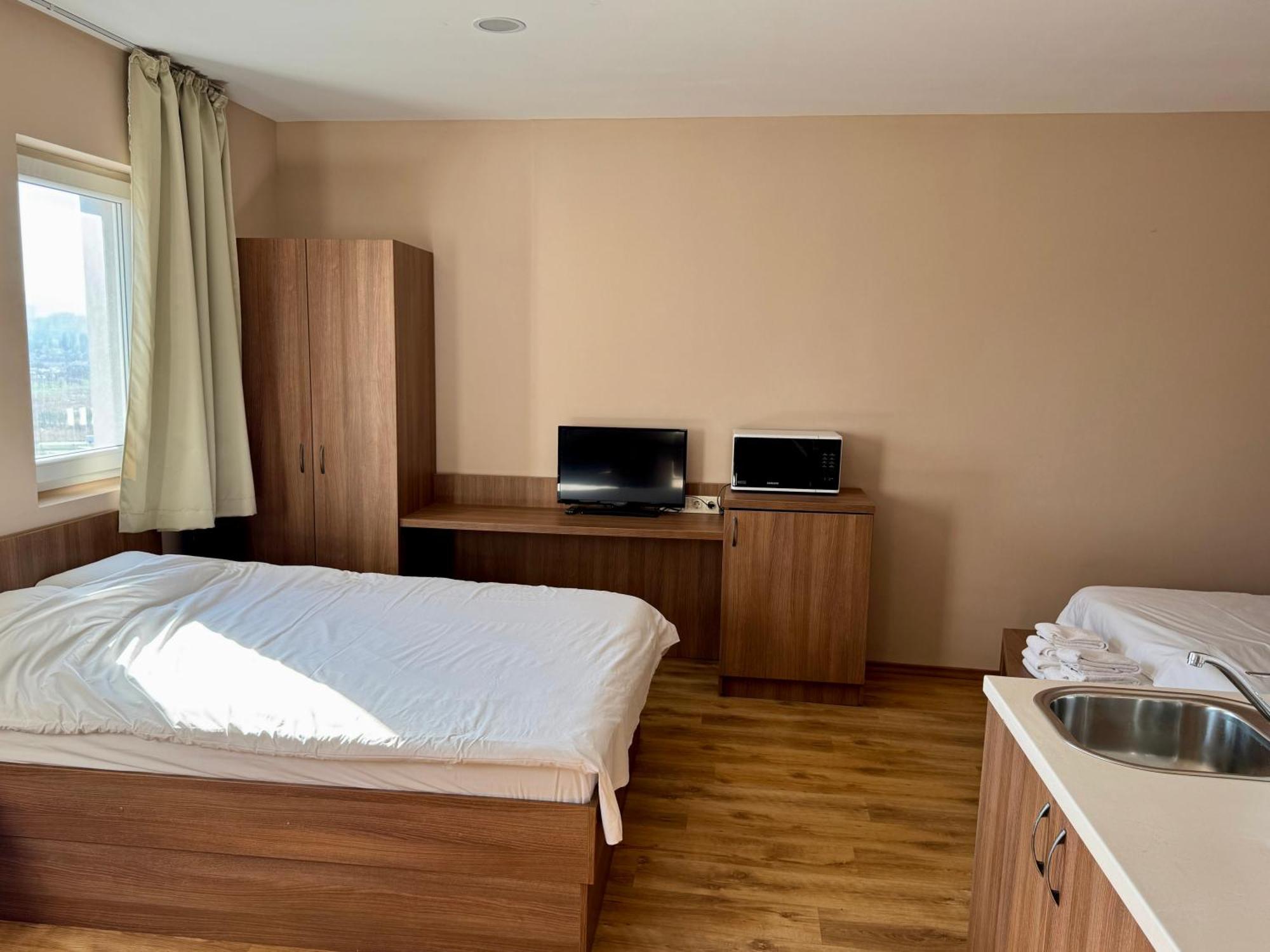 Aparthotel Airport Airport Shuttle And Parking