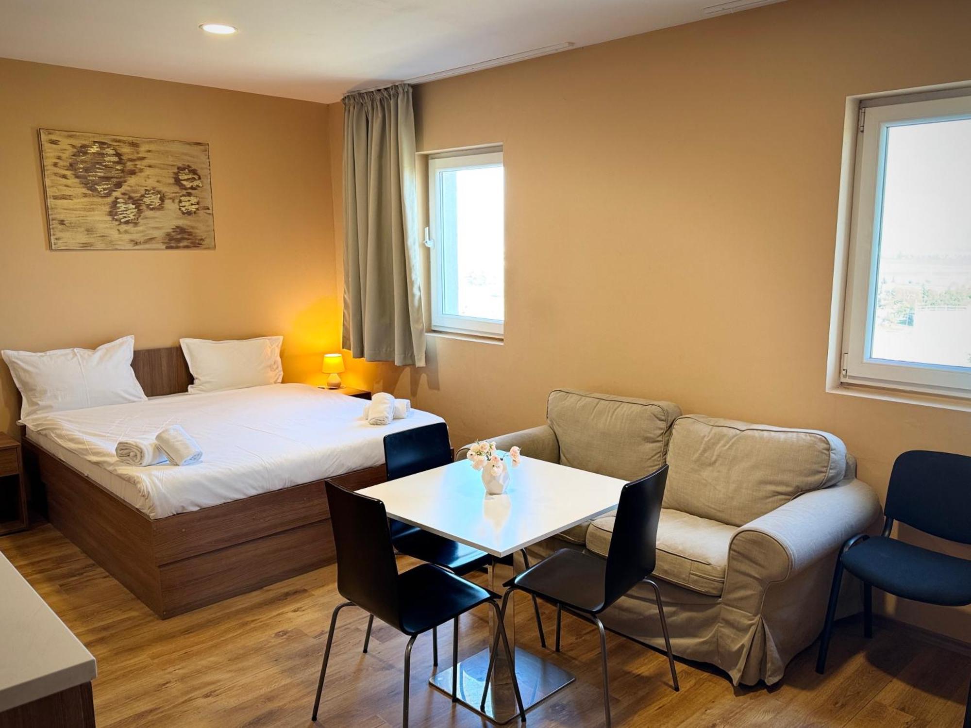 Aparthotel Airport Airport Shuttle And Parking